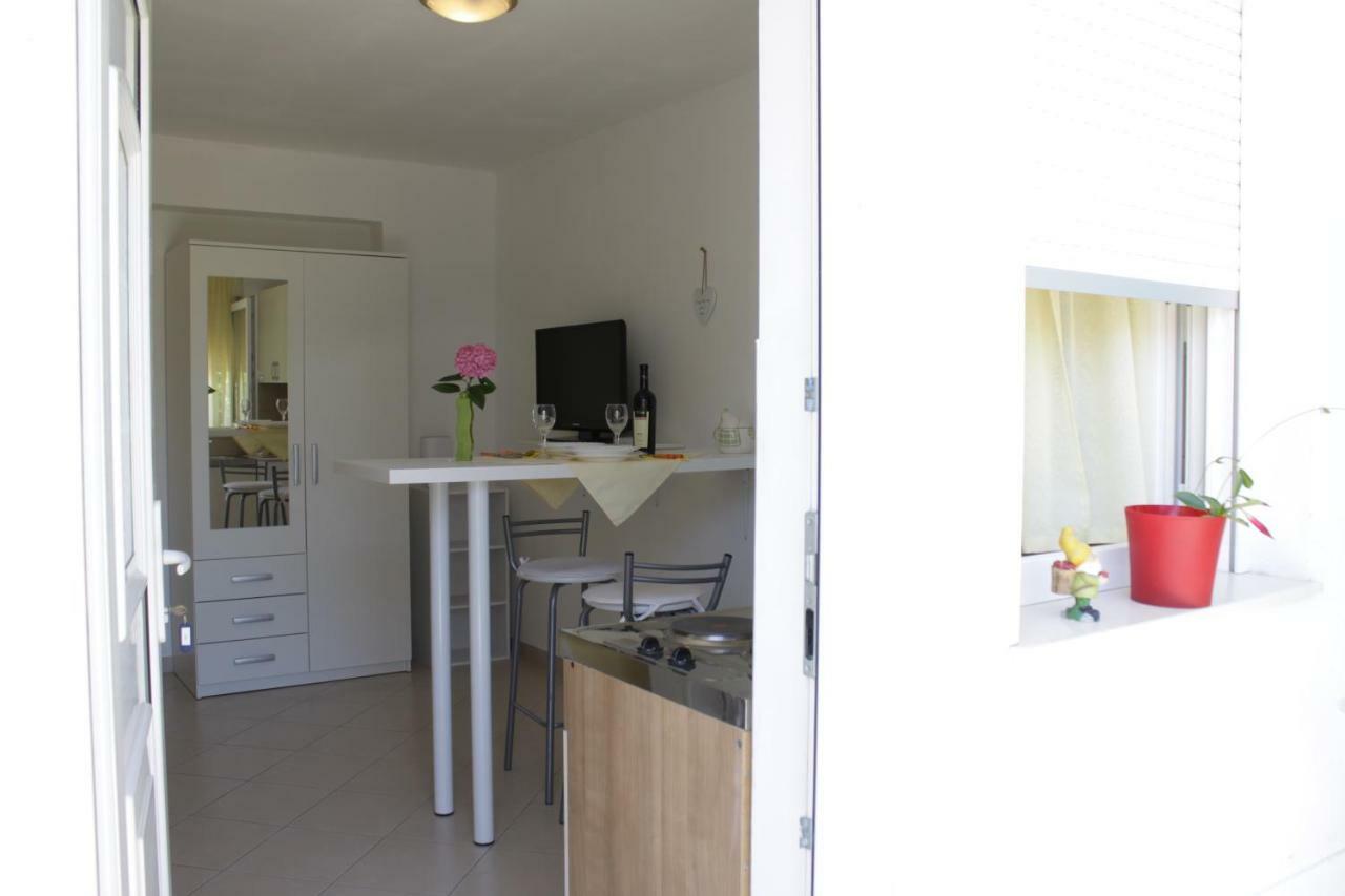 Adria Apartments Stobreč Exteriör bild